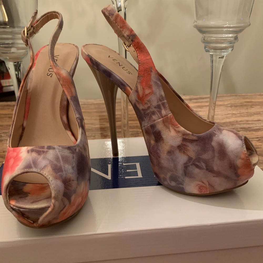 Heels - Picture 2 of 4